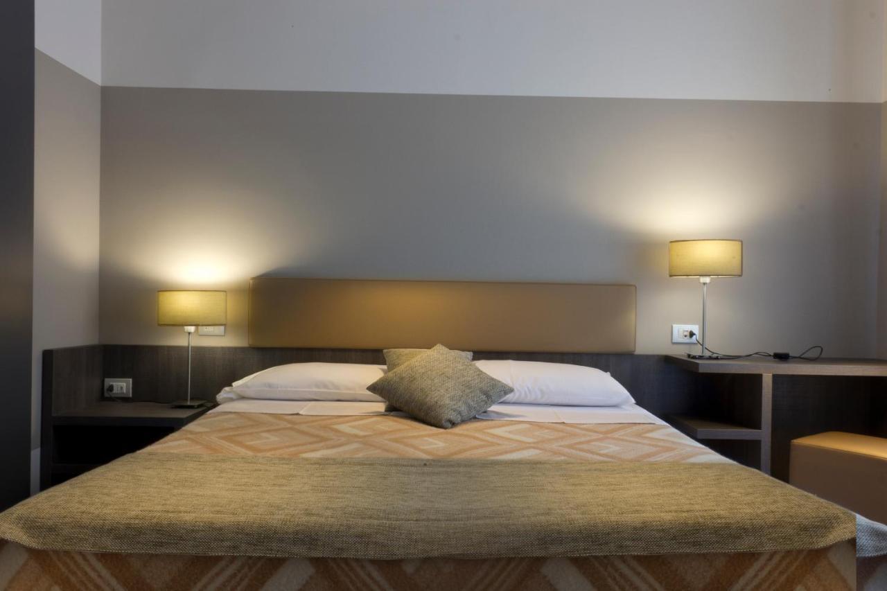 Hotel Desiree - Garda Lake Collection Sirmione Exterior photo
