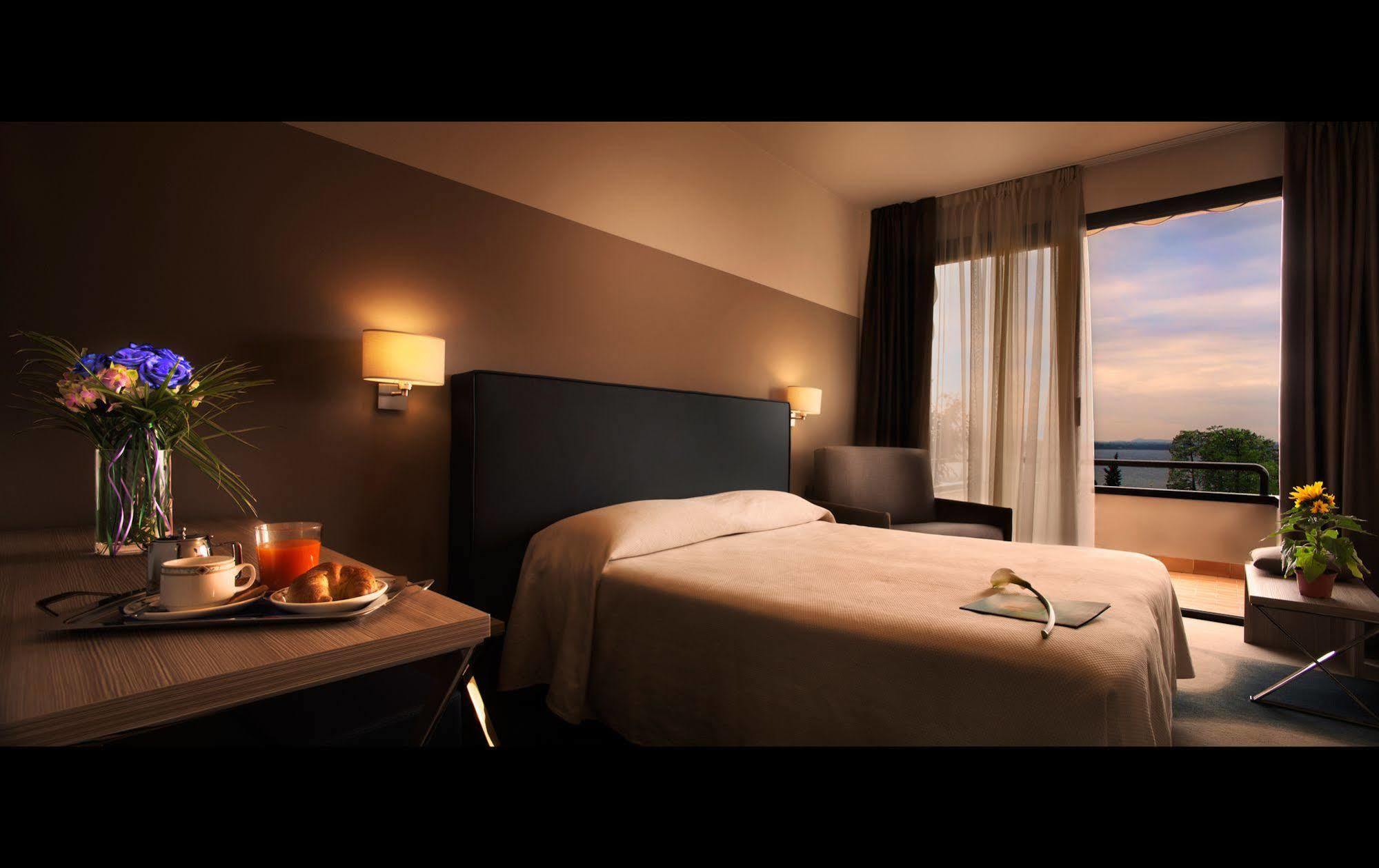 Hotel Desiree - Garda Lake Collection Sirmione Exterior photo