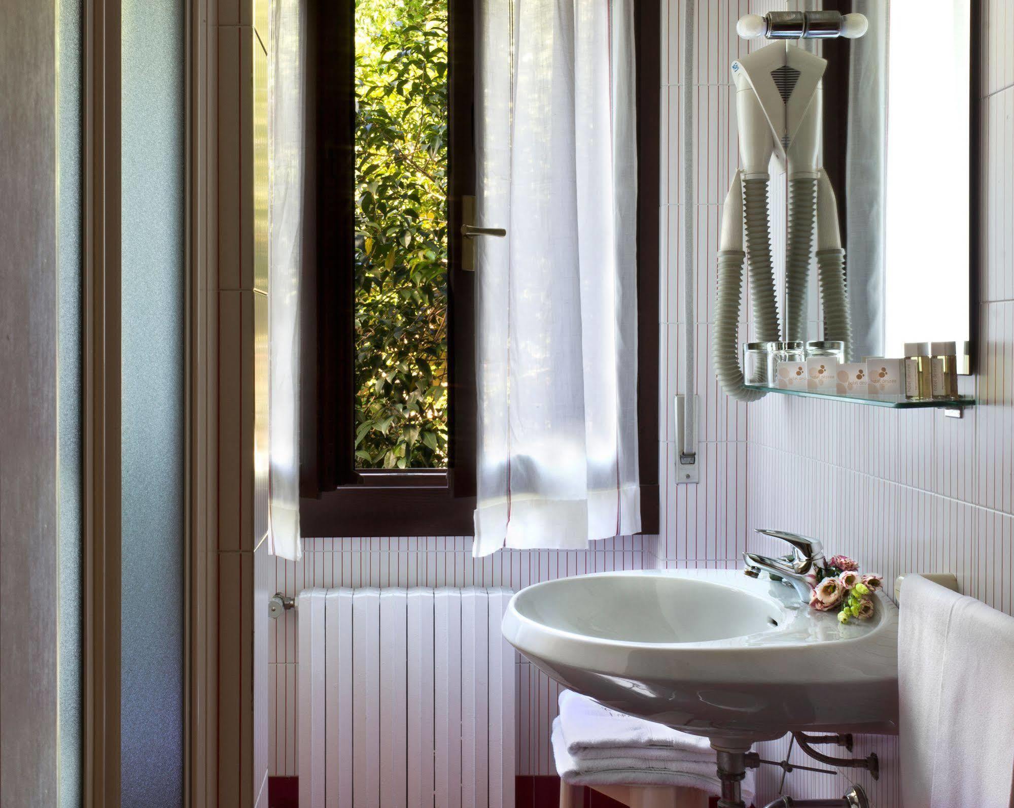Hotel Desiree - Garda Lake Collection Sirmione Exterior photo